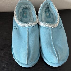 UGG Woman’s size 9 Blue Cozy Slip-On Slippers